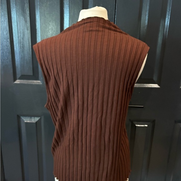Brown Sleeveless Ribbed Top - Picture 3 of 4